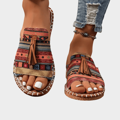 LORRAINE | CASUAL ORTHOPEDIC SANDALS.