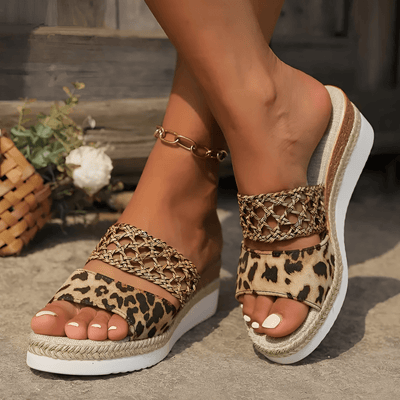 MADDISON | LIGHTWEIGHT LEOPARD PRINT SANDALS.