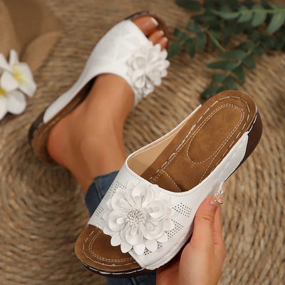 REGINE | STYLISH ORTHOPEDIC FLOWER SANDALS