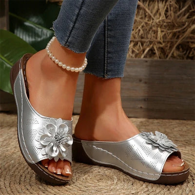 REGINE | STYLISH ORTHOPEDIC FLOWER SANDALS