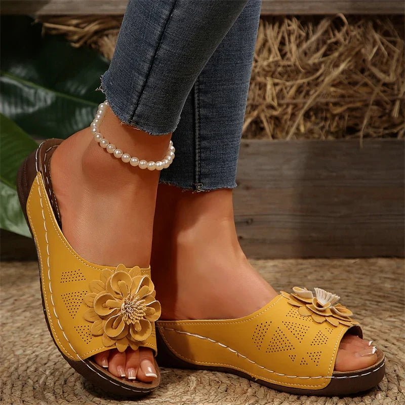 REGINE | STYLISH ORTHOPEDIC FLOWER SANDALS