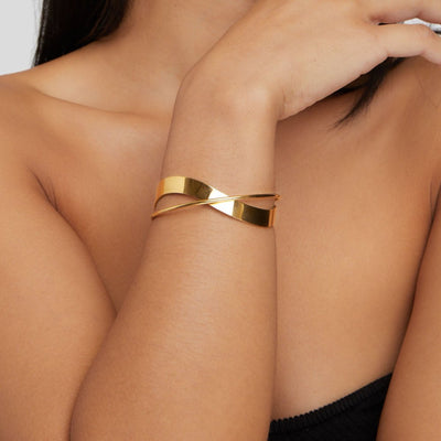 SOPHIA | STYLISH GOLD BANGLE